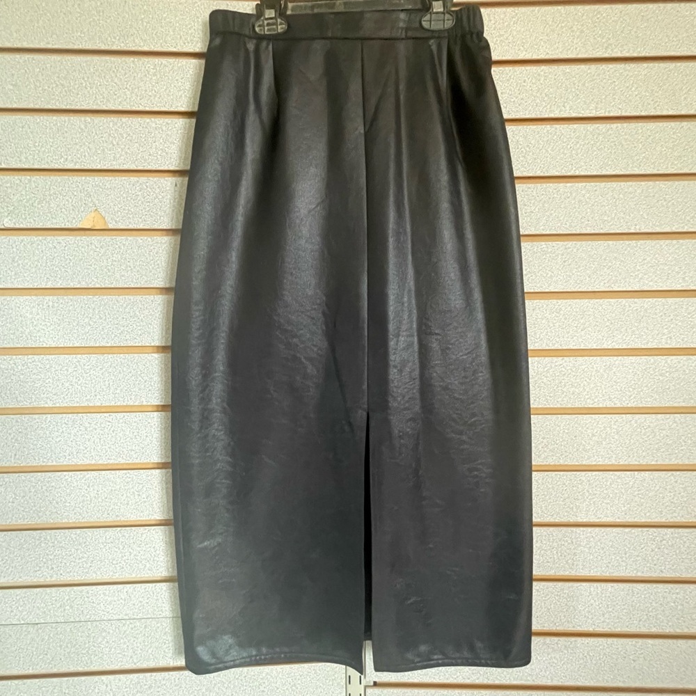 Vintage Robbie Sport Faux Leather Mid Length Pencil Skirt Measures 27x33 Slit